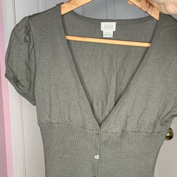 Suzyshier Short Sleeve Button Up - Picture 4 of 5